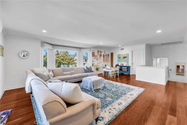 1915 LEEWARD, Newport Beach, CA 92660