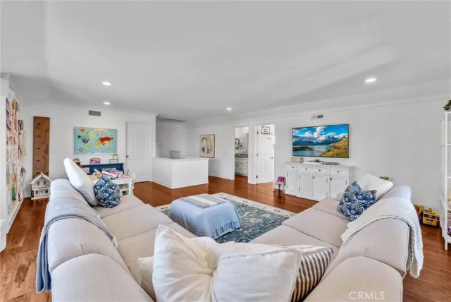 1915 LEEWARD, Newport Beach, CA 92660