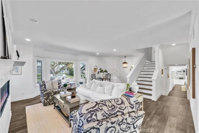 1915 LEEWARD, Newport Beach, CA 92660