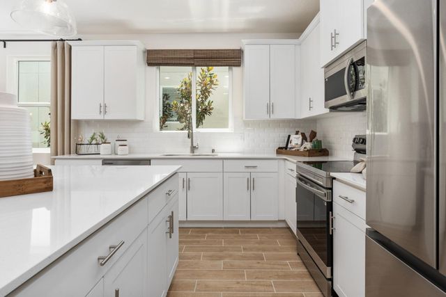 6794 E Oslin Avenue, Fresno, CA 93727