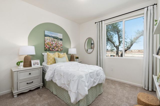 6794 E Oslin Avenue, Fresno, CA 93727