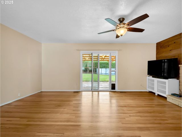 1530 Se 10TH St, Gresham, OR 97080