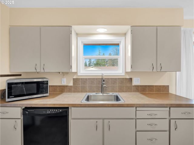 1530 Se 10TH St, Gresham, OR 97080