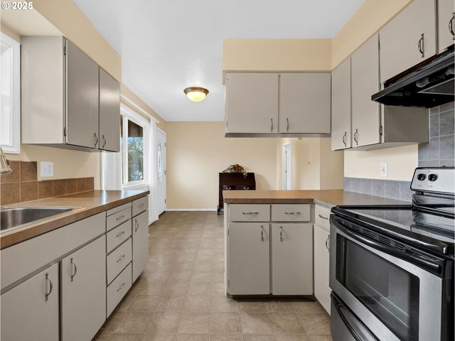 1530 Se 10TH St, Gresham, OR 97080