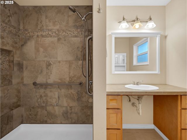 1530 Se 10TH St, Gresham, OR 97080