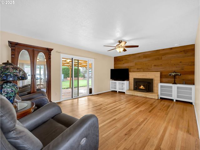 1530 Se 10TH St, Gresham, OR 97080