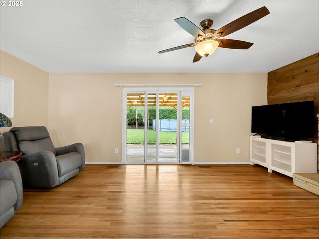 1530 Se 10TH St, Gresham, OR 97080