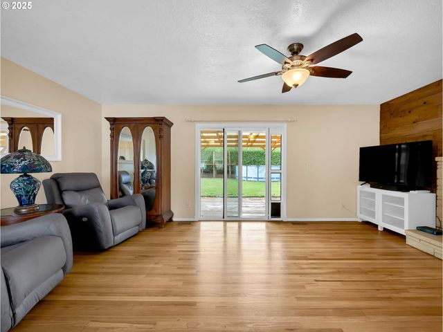 1530 Se 10TH St, Gresham, OR 97080