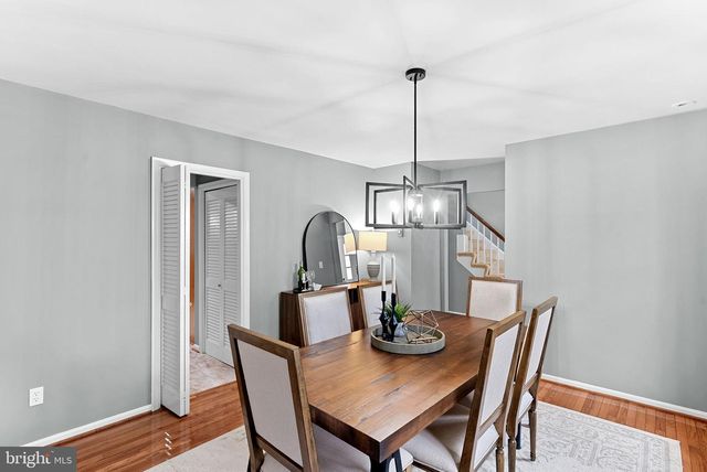 10207 OXFORDSHIRE RD, Great Falls, VA 22066