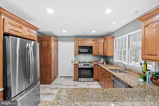 10207 OXFORDSHIRE RD, Great Falls, VA 22066