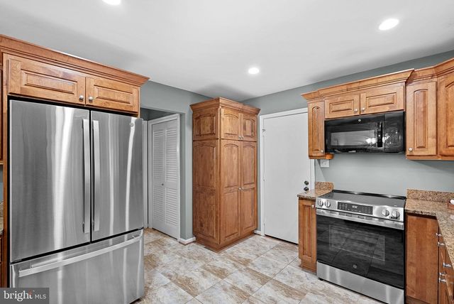 10207 OXFORDSHIRE RD, Great Falls, VA 22066