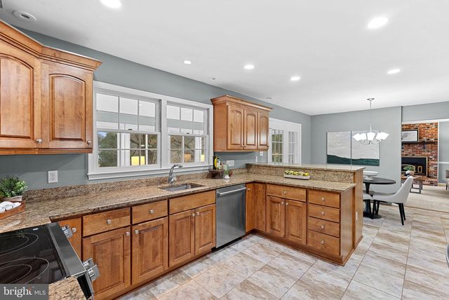 10207 OXFORDSHIRE RD, Great Falls, VA 22066