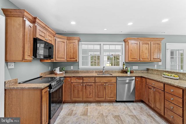 10207 OXFORDSHIRE RD, Great Falls, VA 22066