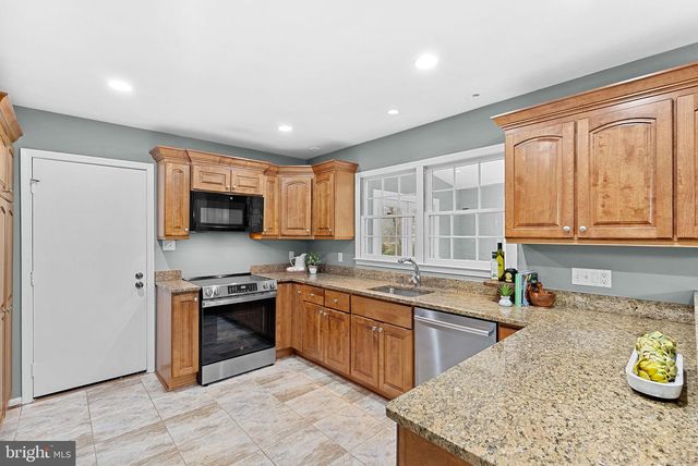 10207 OXFORDSHIRE RD, Great Falls, VA 22066