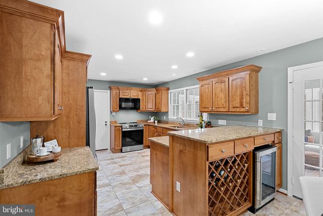 10207 OXFORDSHIRE RD, Great Falls, VA 22066