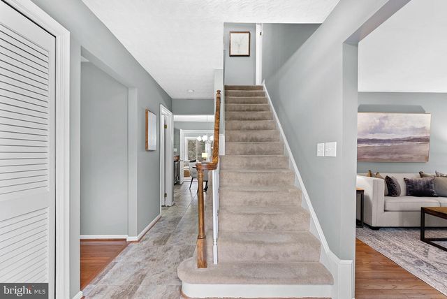 10207 OXFORDSHIRE RD, Great Falls, VA 22066