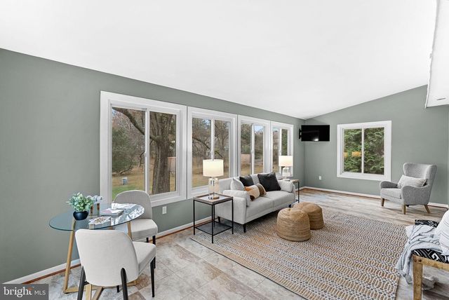 10207 OXFORDSHIRE RD, Great Falls, VA 22066