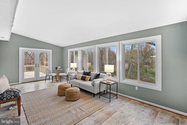 10207 OXFORDSHIRE RD, Great Falls, VA 22066