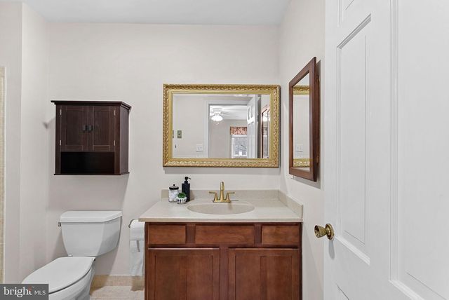 10207 OXFORDSHIRE RD, Great Falls, VA 22066