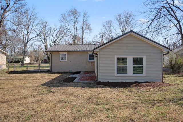 110 Green Meadow Dr, Gallatin, TN 37066