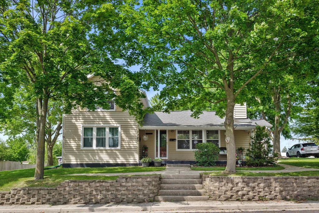 1120 11th AVENUE, Union Grove, WI 53182