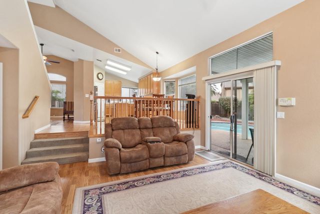 8824 Metalmark Ct, Elk Grove, CA 95624