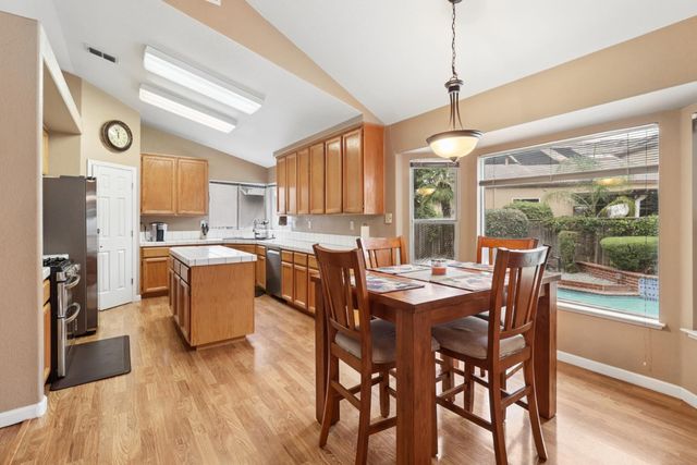 8824 Metalmark Ct, Elk Grove, CA 95624