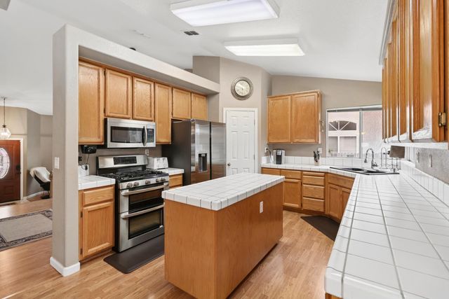 8824 Metalmark Ct, Elk Grove, CA 95624