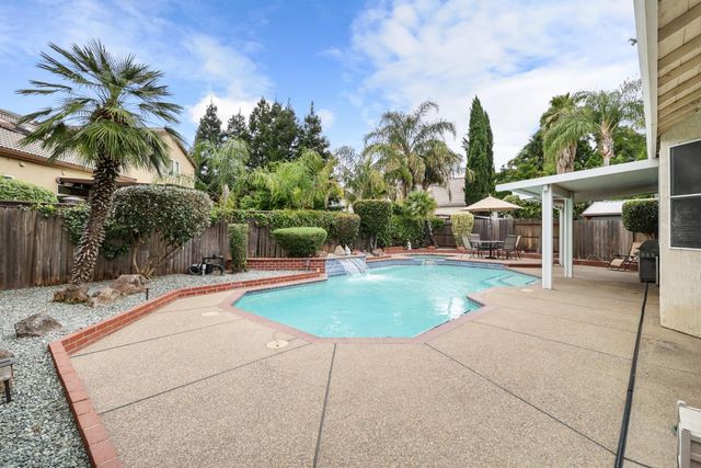 8824 Metalmark Ct, Elk Grove, CA 95624