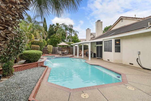 8824 Metalmark Ct, Elk Grove, CA 95624