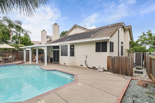 8824 Metalmark Ct, Elk Grove, CA 95624