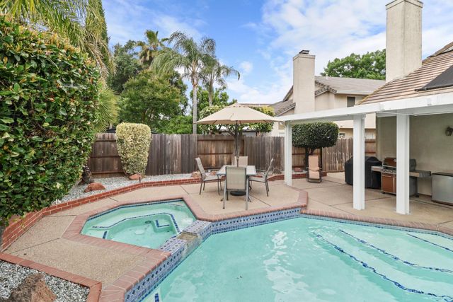 8824 Metalmark Ct, Elk Grove, CA 95624