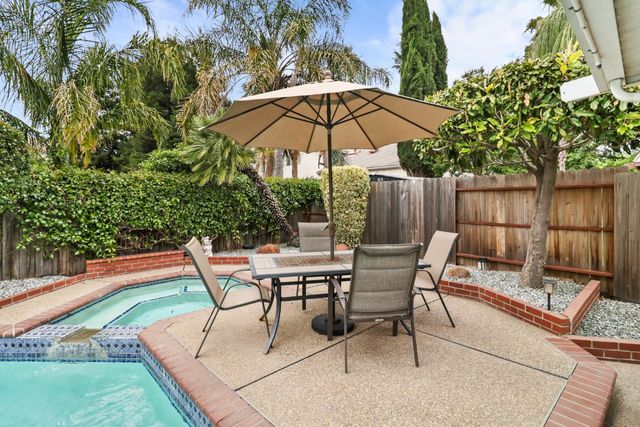 8824 Metalmark Ct, Elk Grove, CA 95624