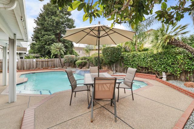 8824 Metalmark Ct, Elk Grove, CA 95624