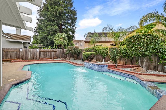 8824 Metalmark Ct, Elk Grove, CA 95624