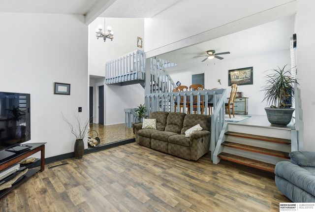 732 S 153rd Circle, Omaha, NE 68154
