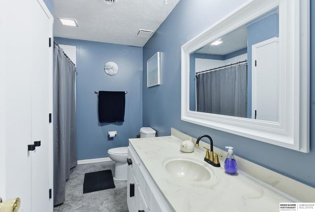 732 S 153rd Circle, Omaha, NE 68154