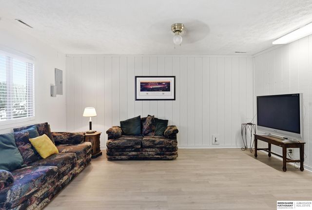 732 S 153rd Circle, Omaha, NE 68154