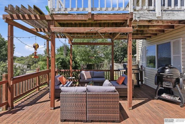 732 S 153rd Circle, Omaha, NE 68154