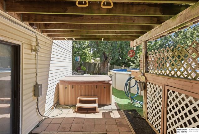 732 S 153rd Circle, Omaha, NE 68154