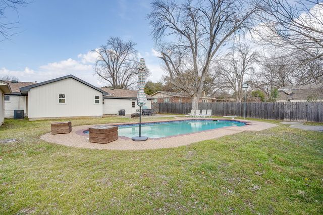 6917 Overhill Road, Fort Worth, TX 76116