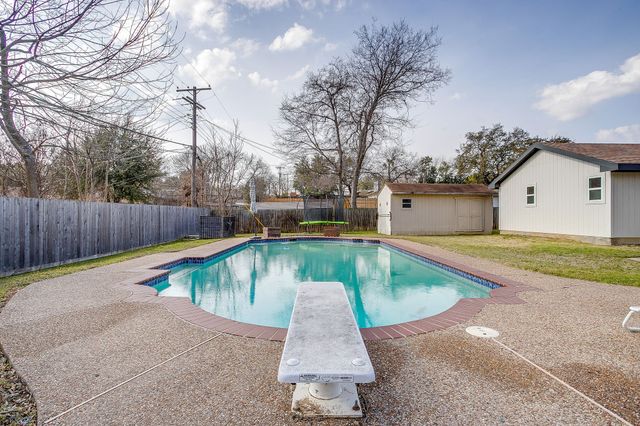 6917 Overhill Road, Fort Worth, TX 76116