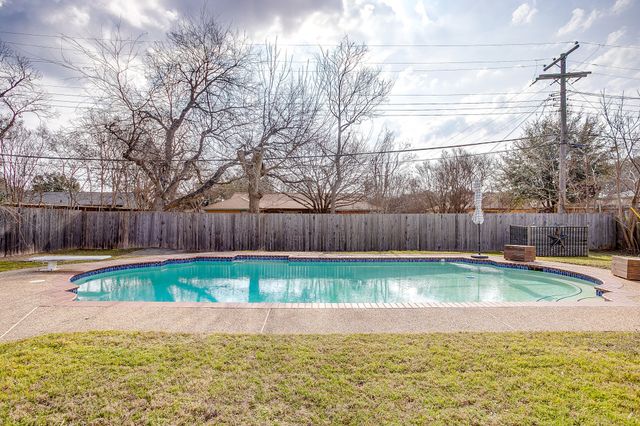 6917 Overhill Road, Fort Worth, TX 76116