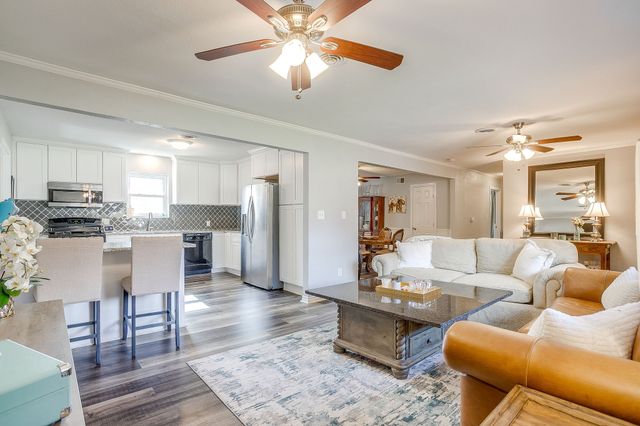 6917 Overhill Road, Fort Worth, TX 76116