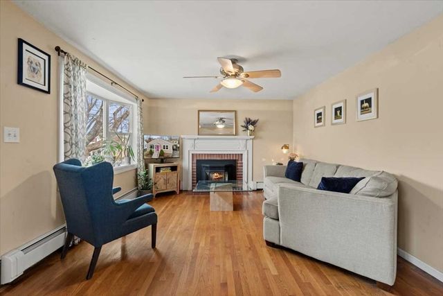 19 Rowena St, Worcester, MA 01606