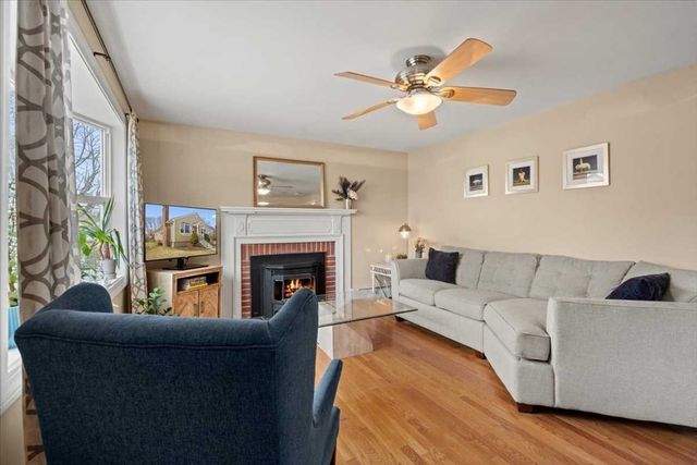 19 Rowena St, Worcester, MA 01606