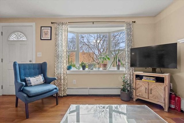 19 Rowena St, Worcester, MA 01606