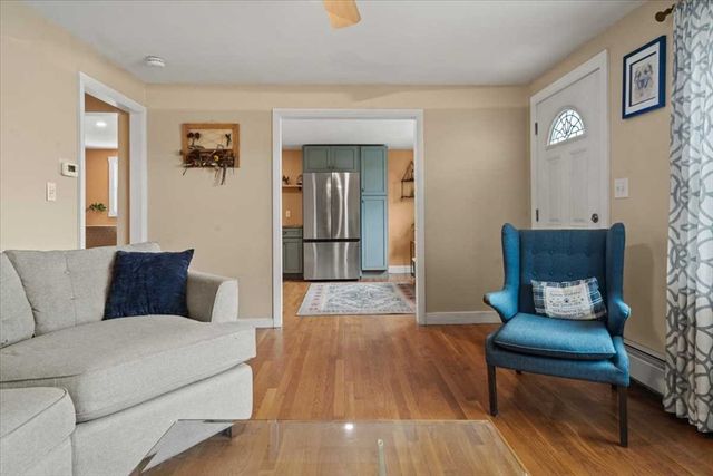 19 Rowena St, Worcester, MA 01606