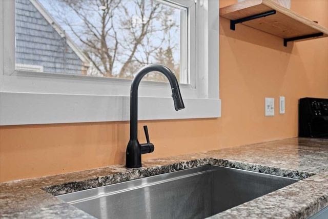 19 Rowena St, Worcester, MA 01606