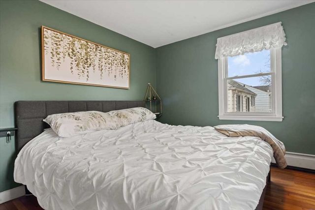 19 Rowena St, Worcester, MA 01606